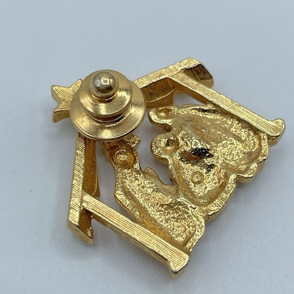 Vintage Christmas Nativity Scene Gold Tone Pin Brooch Rhinestone Classic - Picture 5 of 6